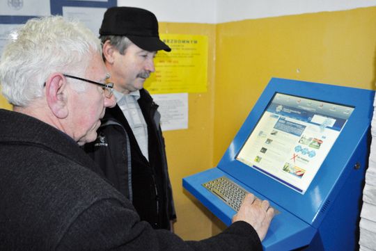 NA KOMENDZIE SKORZYSTASZ Z INTERNETU