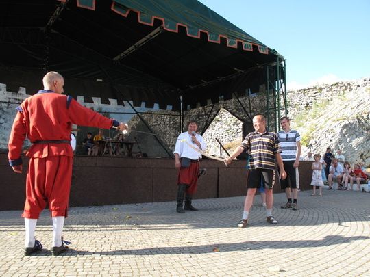 SZWEDZI ZNÓW NA ZAMKU