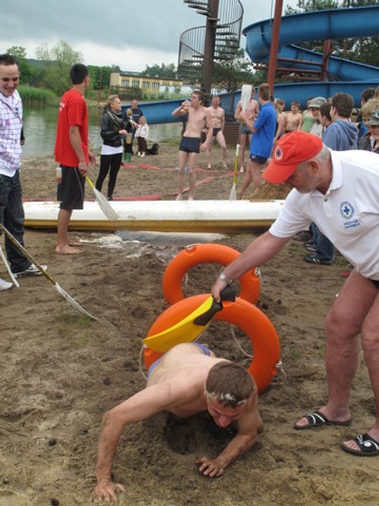 NARYBEK WOPR-u ZDAŁ EGZAMIN Z PŁYWANIA