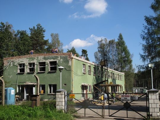 ROSNĄ MURY WIĘZIENIA