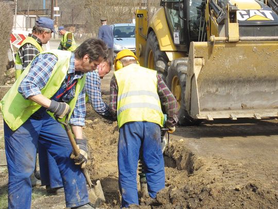 BRAKUJE PRAWIE 1000 PRZYŁĄCZY