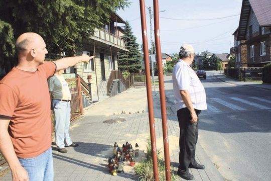 NIEGOWONICE POGRĄŻONE W ŻAŁOBIE