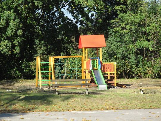 UFUNDOWAŁ PLAC ZABAW