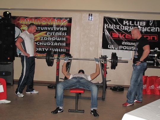 ZAWODY W WYCISKANIU