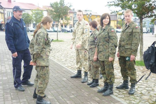 MŁODZIEŻOWE PATROLE NA ULICACH PILICY