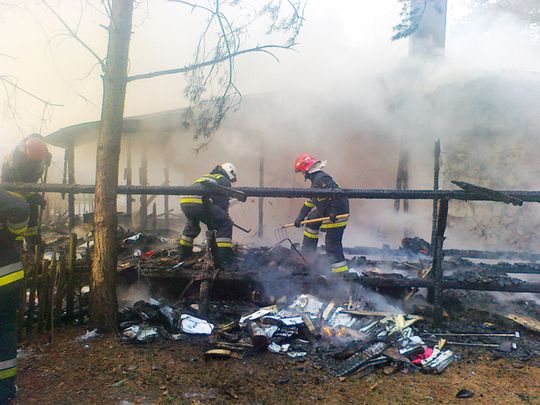 DOSZCZĘTNIE SPŁONĄŁ BUDYNEK POSŁA