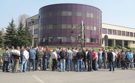 W CMC RUSZYŁA MACHINA ZWOLNIEŃ