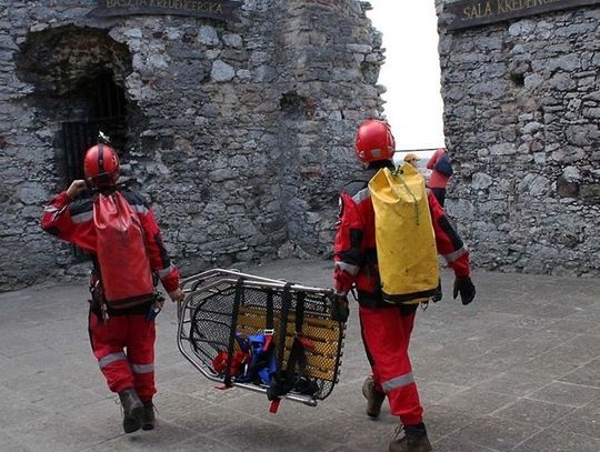 RATOWNICY ĆWICZYLI W OGRODZIEŃCU