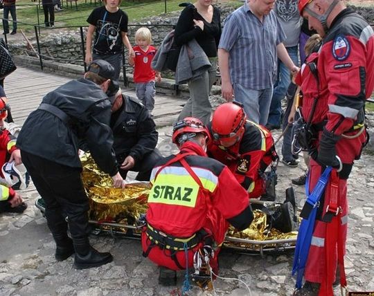 RATOWNICY ĆWICZYLI W OGRODZIEŃCU