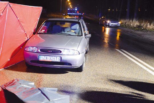 ZGINĄŁ POD KOŁAMI SAMOCHODÓW