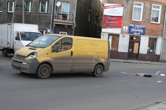 KOBIETA POTRĄCONA NA PRZEJŚCIU
