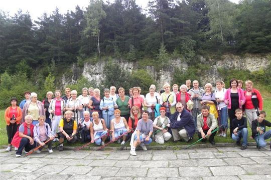 Z KIJKAMI I LAMPKĄ SZAMPANA