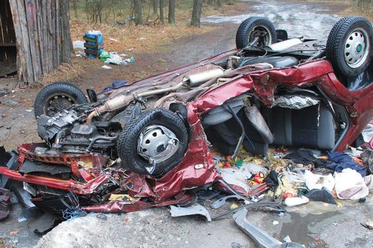 SKODA DACHOWAŁA, PASAŻERKA NIE ŻYJE