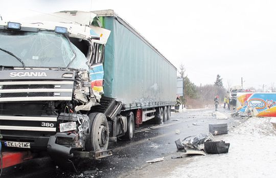 OGROMNY WYPADEK ZABLOKOWAŁ „WOJEWÓDZKĄ”