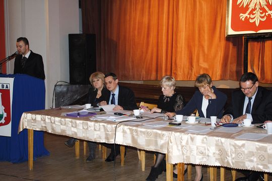 SZKOŁY W PORĘBIE ZOSTAJĄ!