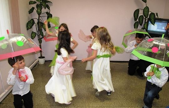 DZIECI ZNAJĄ MUZYKĘ CHOPINA