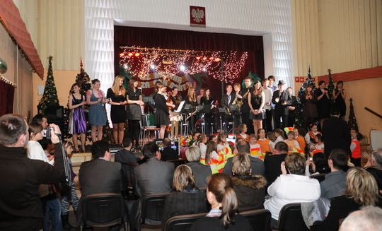 ŁAZY STAWIAJĄ NA MŁODYCH!