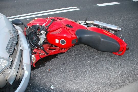 MOTOCYKLISTA CIĘŻKO RANNY