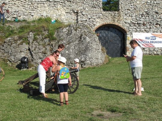 SZWEDZI ZNÓW NA ZAMKU