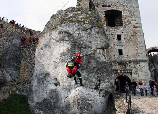 RATOWNICY ĆWICZYLI W OGRODZIEŃCU