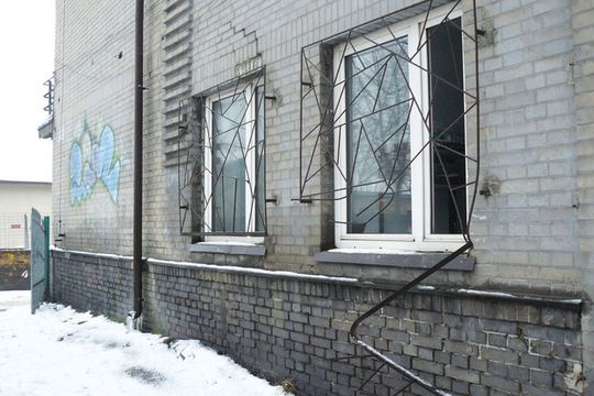 WYBILI OKNO, CHCIELI OKRAŚĆ BANKOMAT