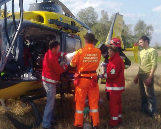 SIEWNIK WCIĄGNĄŁ RĘKĘ KOBIETY