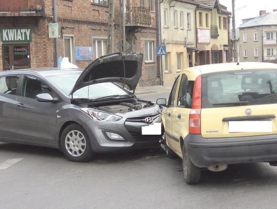 ZABLOKOWANE SKRZYŻOWANIE I DWIE POSZKODOWANE OSOBY