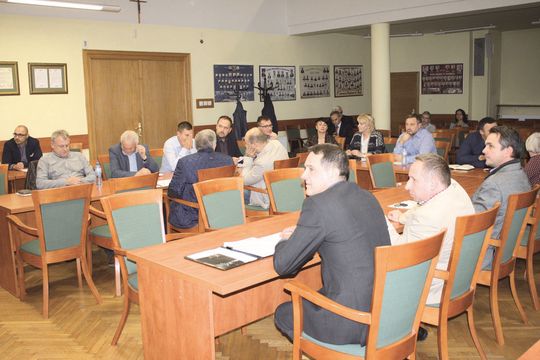 Z POMYSŁU REFERENDUM NIE WYCOFAJĄ SIĘ RAKIEM?