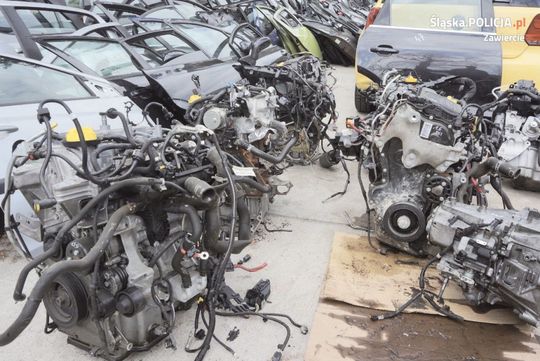 ZNALEZIONE CZĘŚCI SAMOCHODOWE PRAWDOPODOBNIE POCHODZĄ Z KRADZIEŻY