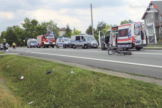 CZOŁOWE ZDERZENIE ROWERU I OSOBÓWKI NA DK 78