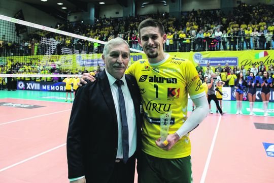 MAJĄ SPOSÓB NA SKRĘ